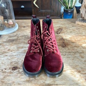 DR MARTENS “PAGE”WOMENS BURGUNDY VELVET  COMBAT LACE UP BOOT SZ 7